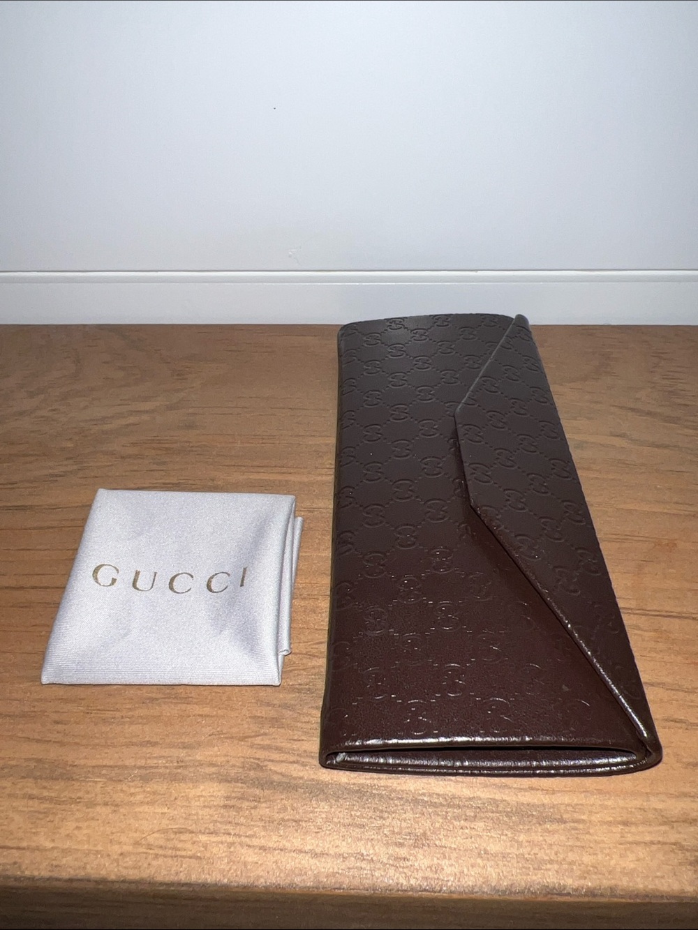 Gucci Brown Monogram Collapsible Eyewear Case with Light Gray Interior - Picture 11 of 13